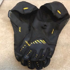 Vibram’s Men’s five finger running shoes